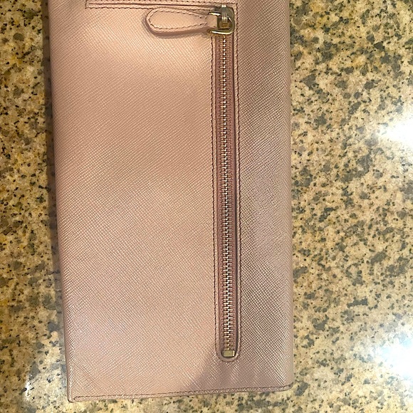 Authentic Prada Saffiano leather envelope wallet
Beige Color - Picture 3 of 13